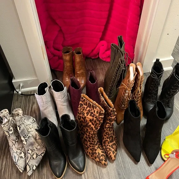 Huge shoe lot - Picture 2 of 6